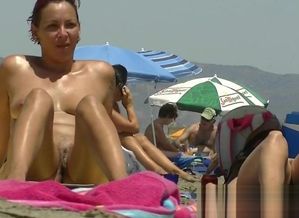 Handsome queens on the bare beach spycam