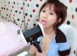 ASMR - Ultra-cute Chinese female ear